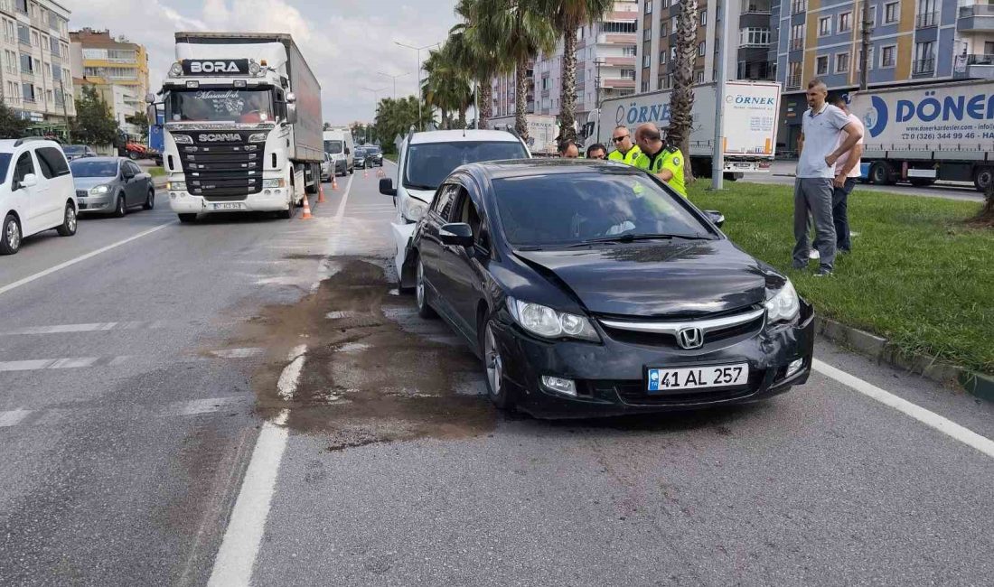 SAMSUN’UN ÇARŞAMBA İLÇESİNDE TRAFİK IŞIKLARINDA BEKLEYEN ARACA ARKADAN GELEN ARAÇLARIN