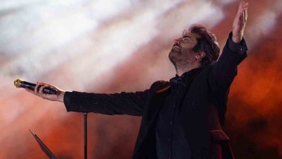 SEVENLERİYLE UZUN SÜRENİN ARDINDAN İZMİR’DE BULUŞAN MAHSUN KIRMIZIGÜL, “İZMİR'E YABANCI