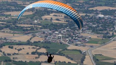 ERZİNCAN’DA ORKUT  BAYSAL YAMAÇ PARAŞÜTÜ TÜRKİYE ŞAMPİYONASI’NA KATILAN PARAŞÜTÇÜ,