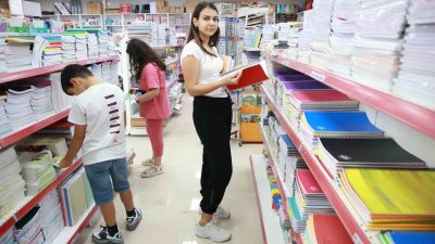 HATAY'DA GEÇTİĞİMİZ YILA ORANLA GERİ GÖÇÜN FAZLA OLMASI OKUL ALIŞVERİŞİ