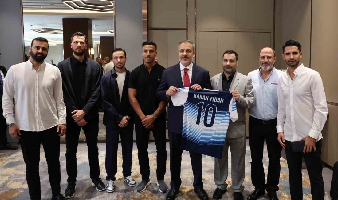 DIŞİŞLERİ BAKANI FİDAN, KUZEY MAKEDONYA’DA TÜRKLERLE BİR ARAYA GELDİ