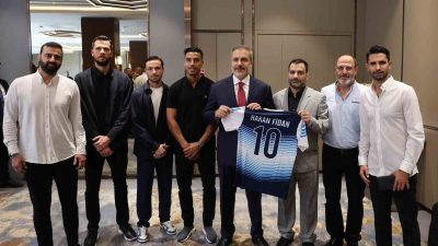 DIŞİŞLERİ BAKANI FİDAN, KUZEY MAKEDONYA’DA TÜRKLERLE BİR ARAYA GELDİ