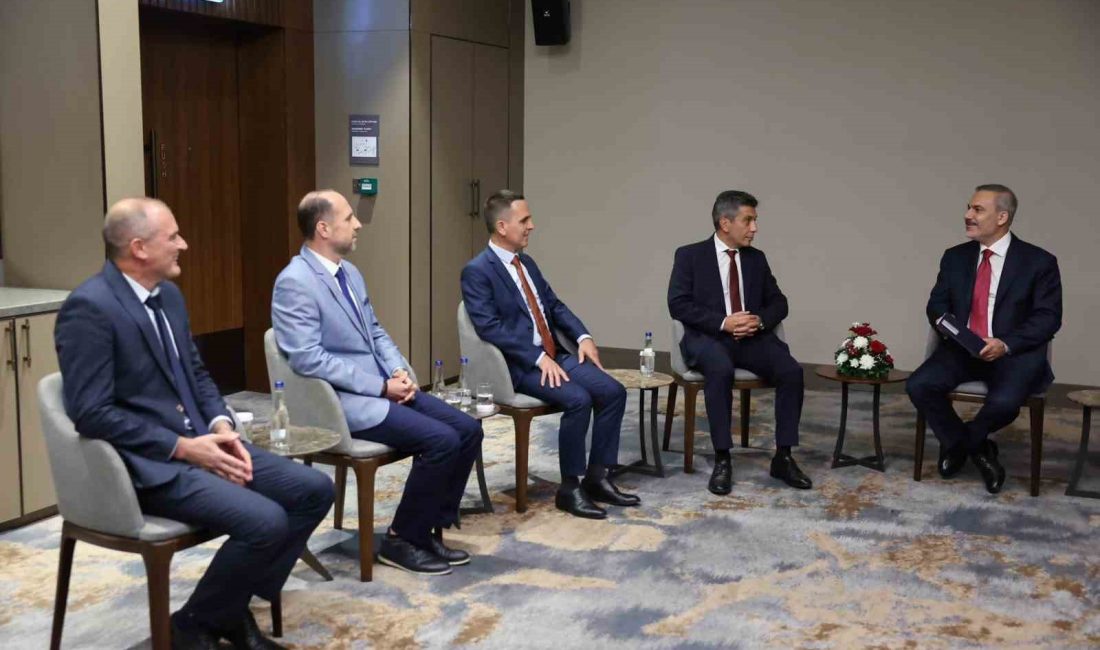 DIŞİŞLERİ BAKANI FİDAN, KUZEY MAKEDONYALI SİYASETÇİLERLE BİR ARAYA GELDİ