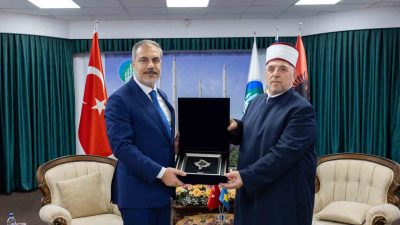 DIŞİŞLERİ BAKANI FİDAN’DAN KOSOVA İSLAM BİRLİĞİ’NE ZİYARET