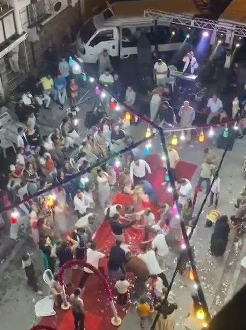İSTANBUL ESENYURT’TA BİR DÜĞÜNDE ORTALIK SAVAŞ ALANINA DÖNDÜ. İKİ TARAF