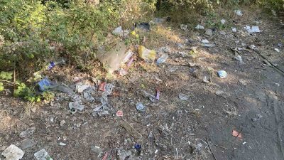 ESKİŞEHİR'DE PİKNİK YAPMAYA GİDEN DUYARSIZ VATANDAŞLARIN ÇEVREYE BIRAKTIĞI ATIKLAR KÖTÜ