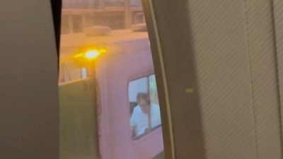 ELAZIĞ-ANKARA SEFERİNİ YAPACAK OLAN UÇAK, HAREKETLENMESİNİN ARDINDAN BİR YOLCUNUN YOLCULUKTAN