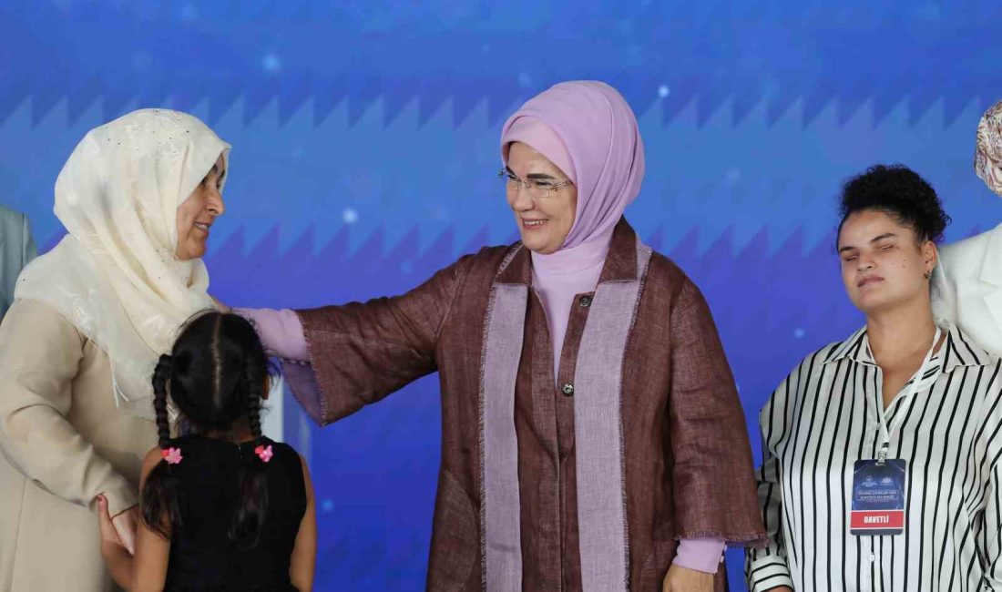 EMİNE ERDOĞAN, İSTANBUL VALİLİĞİ TARAFINDAN DÜZENLENEN İSTANBUL ÇOCUKLARI VAKFI KORUYUCU