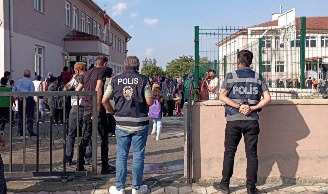 ERZİNCAN İL EMNİYET MÜDÜRLÜĞÜNCE ÇOCUK VE GENÇLERİN KORUNMASINA YÖNELİK OKUL