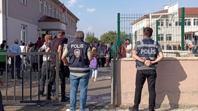 ERZİNCAN İL EMNİYET MÜDÜRLÜĞÜNCE ÇOCUK VE GENÇLERİN KORUNMASINA YÖNELİK OKUL