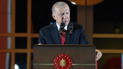 Cumhurbaşkanı Recep Tayyip Erdoğan, 12 ilin valisini görevden alıp mülkiye
