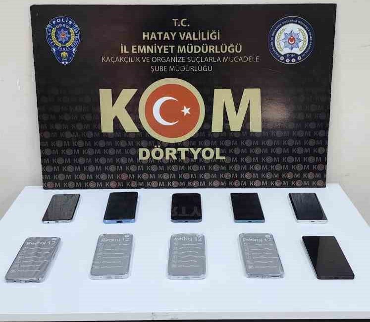 HATAY’DA BİR İŞ YERİNDE YAPILAN ARAMADA 10 ADET GÜMRÜK KAÇAĞI