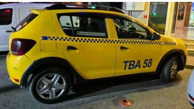 FATİH’TE BİR SÜRÜCÜ, TAKSİSİNE BİNEN YOLCUDAN 25 BİN 250 LİRA