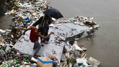 FİLİPİNLER’DE ETKİLİ OLAN TROPİKAL FIRTINANIN YOL AÇTIĞI SEL VE HEYELANLAR