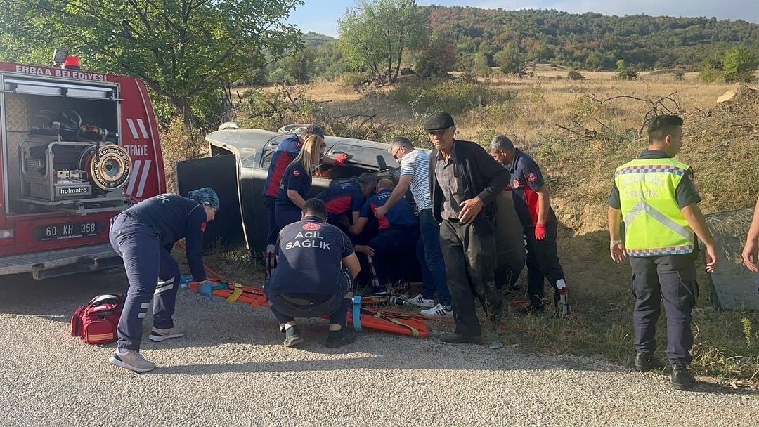 TOKAT'TA FRENİ BOŞALAN BİR OTOMOBİLİN TAKLA ATMASI SONUCU ARAÇ ALTINDA