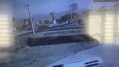 GAZİANTEP’TE 4 KİŞİNİN YARALANDIĞI KAZA GÜVENLİK KAMERASINDA
