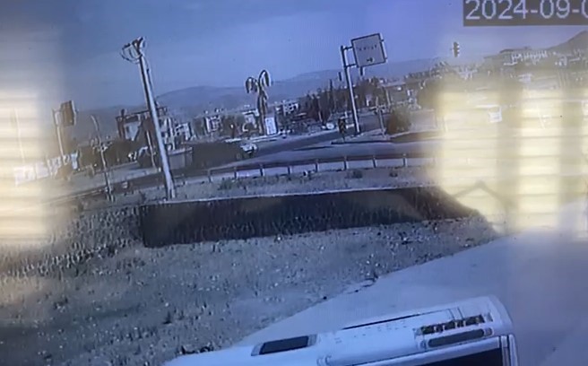 GAZİANTEP’TE 4 KİŞİNİN YARALANDIĞI KAZA GÜVENLİK KAMERASINDA