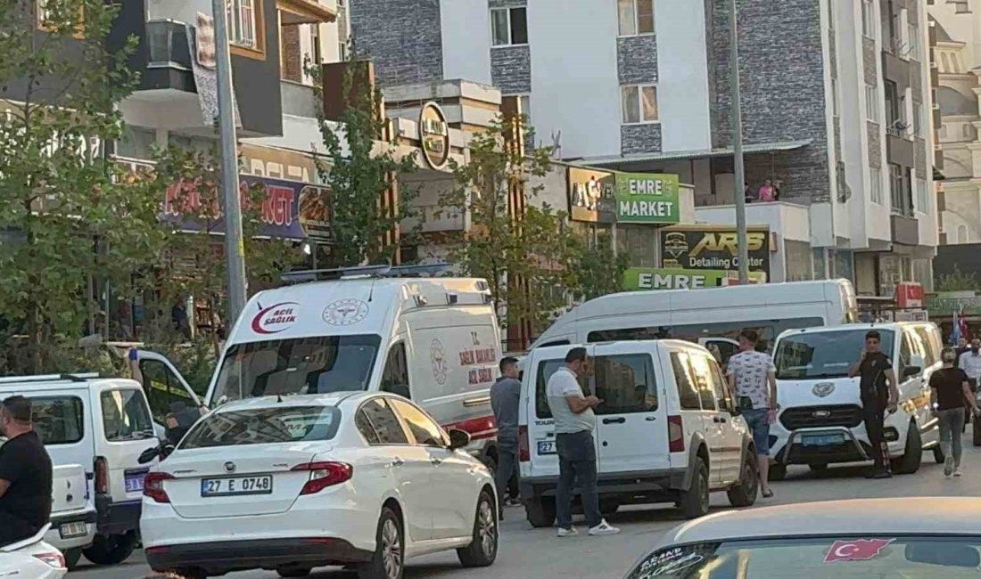 GAZİANTEP'TE BİR ŞAHIS, BERBER DÜKKANINDA TÜFEĞİYLE DOLDUR BOŞALT YAPARKEN KAZARA