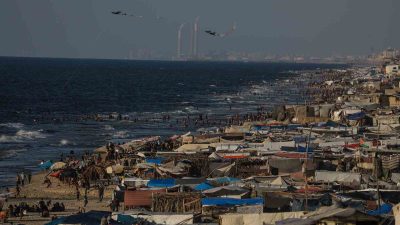 İSRAİL'İN GAZZE ŞERİDİ'NE YÖNELİK SALDIRILARINDA SON 48 SAATTE 61 KİŞİNİN