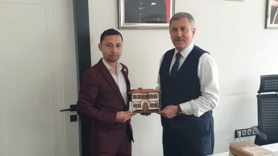 GELECEK PARTİSİ İLÇE BAŞKANI OKAN CAMCI (SOLDAKİ) SOSYAL MEDYADAN YAPTIĞI
