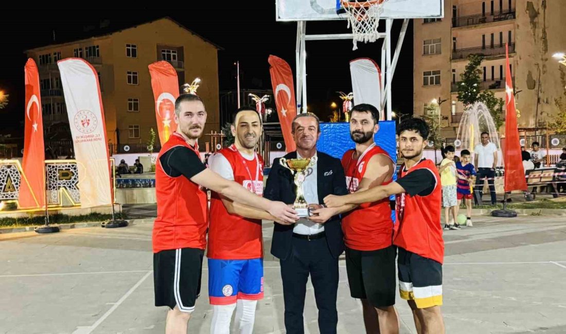 HAKKARİ KENT PARKTA DÜZENLENEN VE 8 TAKIM 48 SPORCUNUN KATILDIĞI