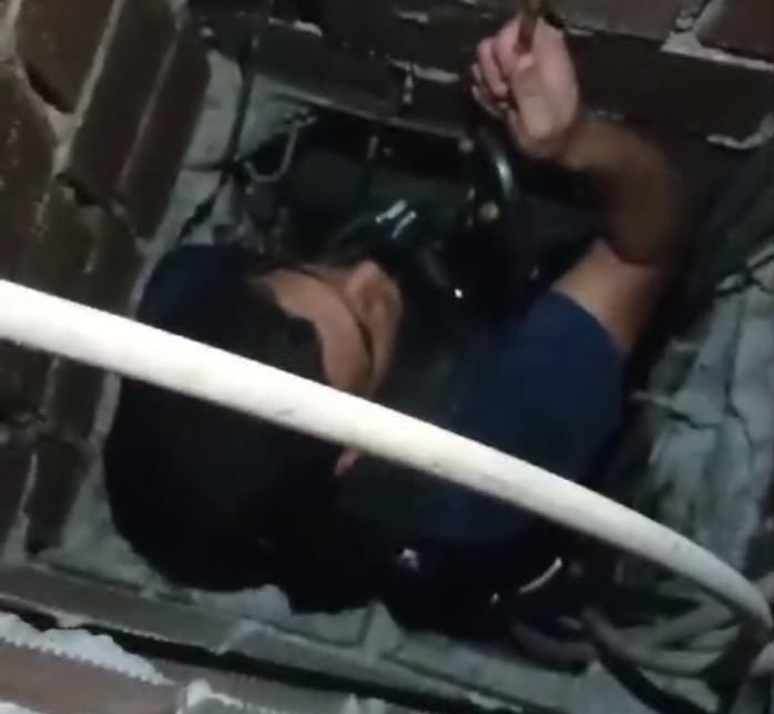 HAVALANDIRMA BOŞLUĞUNA DÜŞEN KEDİ KURTARILDI