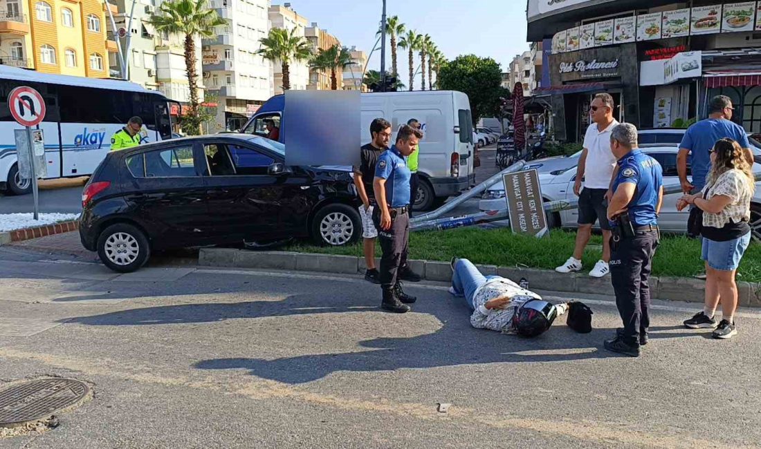 ANTALYA'NIN MANAVGAT İLÇESİNDE KIRMIZI IŞIK İHLALİ NEDENİYLE KAZA YAPAN MOTOSİKLET