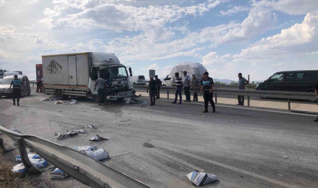 İKİ KAMYONUN ÇARPIŞTI KAZADA: 3 KİŞİ YARALANDI