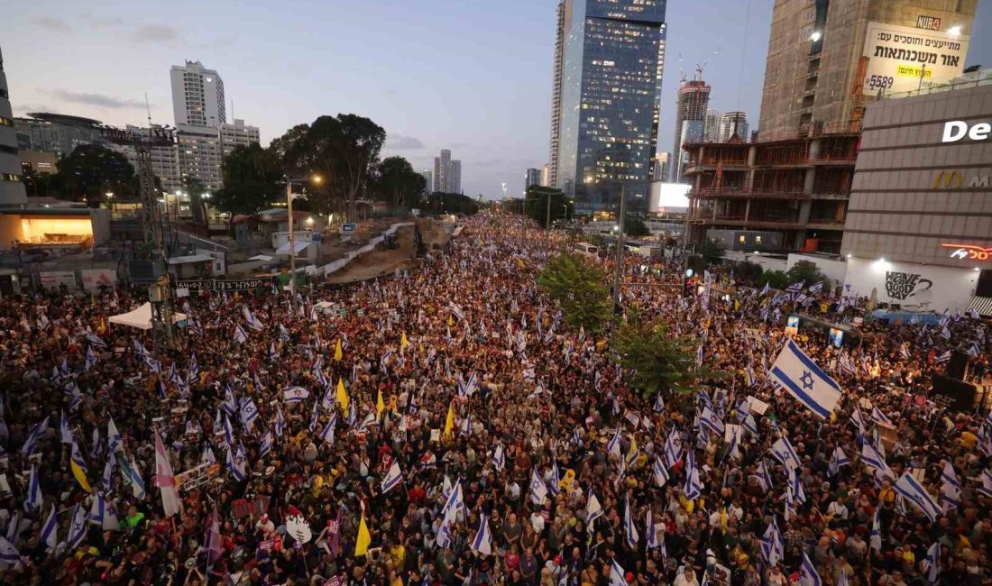 İSRAİL’DE BİNLERCE KİŞİDEN HÜKÜMET KARŞITI PROTESTO: “HER GÜN NETANYAHU'NUN RUS