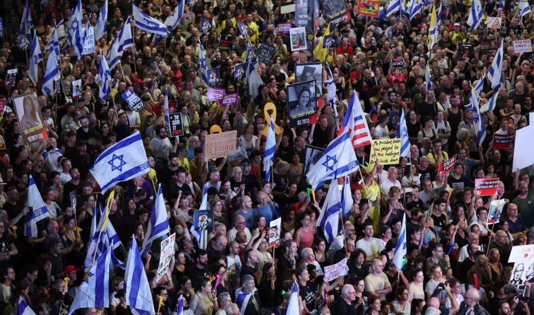 İSRAİL'DE YAKLAŞIK 500 BİN KİŞİDEN NETANYAHU'YA ATEŞKES ÇAĞRISI