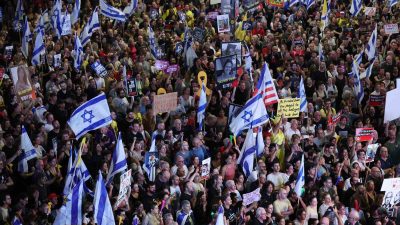 İSRAİL'DE YAKLAŞIK 500 BİN KİŞİDEN NETANYAHU'YA ATEŞKES ÇAĞRISI