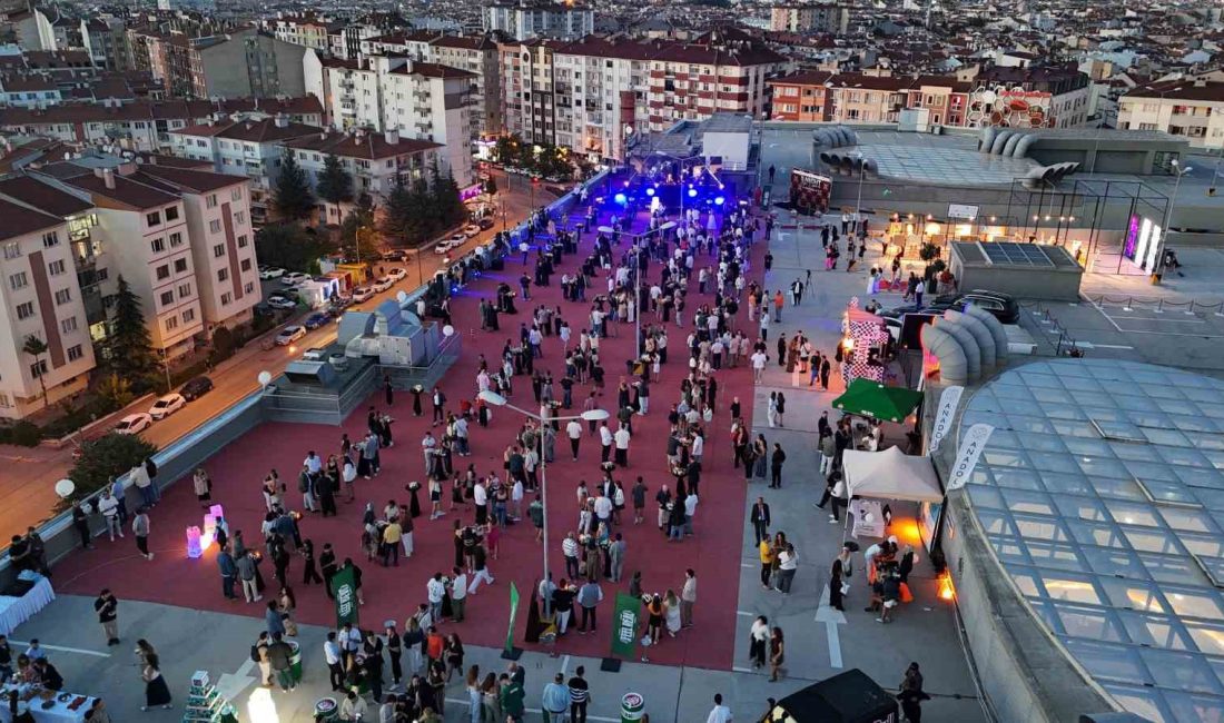 ESKİŞEHİR ESPARK ALIŞVERİŞ MERKEZİ'NDE DÜZENLENEN, FARKLI SEKTÖRLERDEN İŞVERENLERİN VE GENÇLERİN