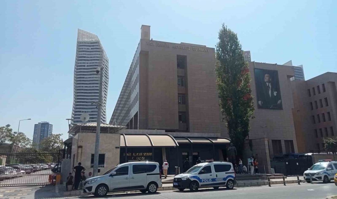 ZMİR'İN KONAK İLÇESİNDE SAĞANAK YAĞIŞ ESNASINDA ELEKTRİK AKIMINA KAPILAN 2