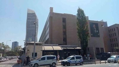 İZMİR'İN KONAK İLÇESİNDE SAĞANAK YAĞIŞ ESNASINDA ELEKTRİK AKIMINA KAPILARAK HAYATINI