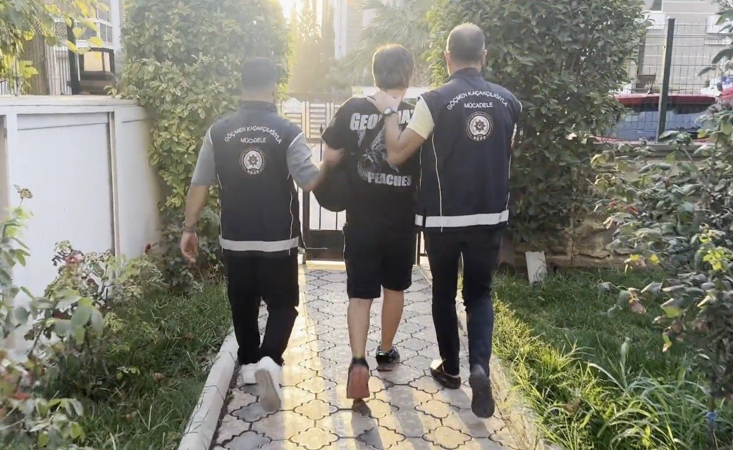DÜZENSİZ GÖÇMENLERİ YASA DIŞI YOLLARLA DENİZ YOLUYLA YUNANİSTAN VE İTALYA