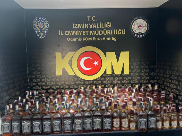 İZMİR'İN ÖDEMİŞ İLÇESİNDE BİR ADRESE GERÇEKLEŞTİRİLEN OPERASYONDA, 191 ŞİŞE KAÇAK