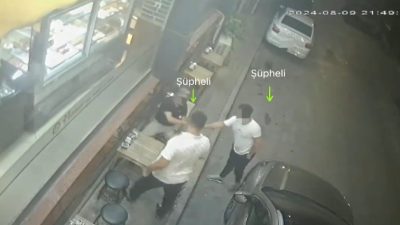 İZMİR'İN GAZİEMİR İLÇESİNDE BULUNAN BİR OTO GALERİDE, SİLAH ZORU İLE