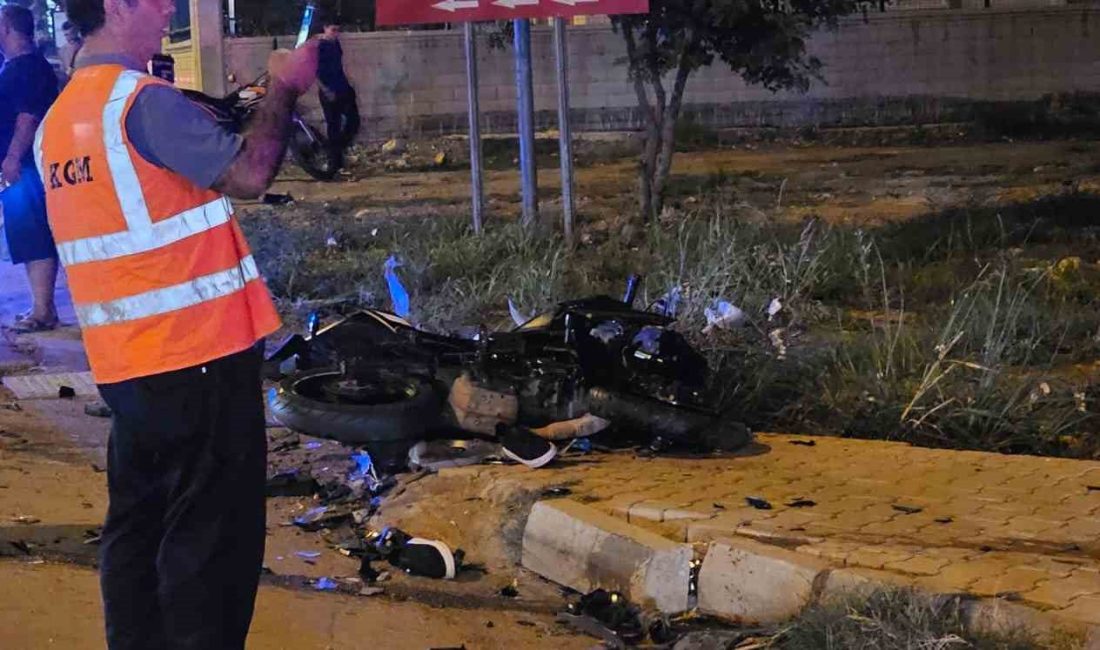 ADANA'NIN KOZAN İLÇESİNDE ÇEVRE YOLUNDA OTOMOBİL İLE MOTOSİKLET ÇARPIŞTI. KAZADA