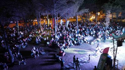 İZNİK BELEDİYESİ TARAFINDAN YAZ BOYUNCA SAHİLDE DÜZENLENEN ETKİNLİKLER GERÇEKLEŞEN KONSER