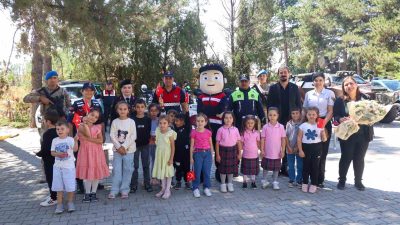 ESKİŞEHİR'DE 2024-2025 EĞİTİM-ÖĞRETİM YILININ BAŞLANGICINDA OKUL ZİYARETLERİ GERÇEKLEŞTİREN JANDARMA EKİPLERİ,