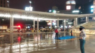 JAPONYA’DA BİR AVM’NİN TERASINDAN ATLAYARAK İNTİHAR EDEN LİSE ÖĞRENCİSİ, CADDEDEN