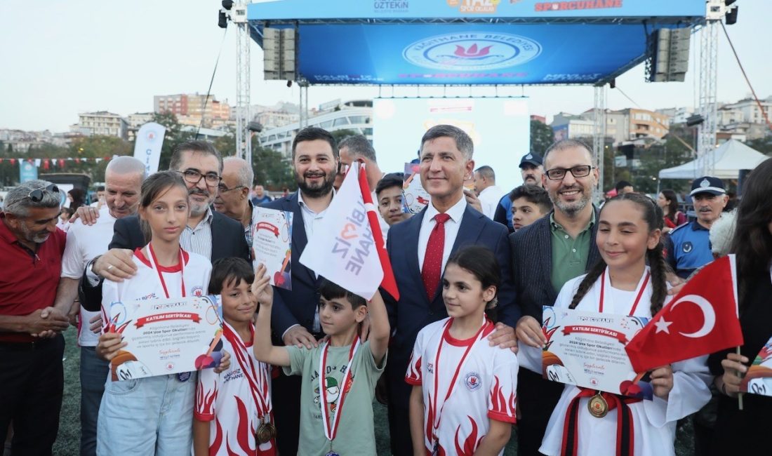 KAĞITHANE BELEDİYESİ YAZ SPOR OKULLARI KAPANIŞ TÖRENİ HASBAHÇE SAHASINDA BÜYÜK