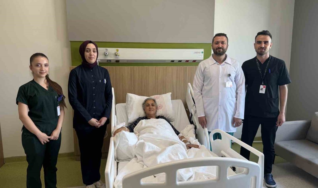 KALIN BAĞIRSAK KANSERİ HASTA DOĞAL DELİK CERRAHİSİYLE SAĞLIĞINA KAVUŞTU