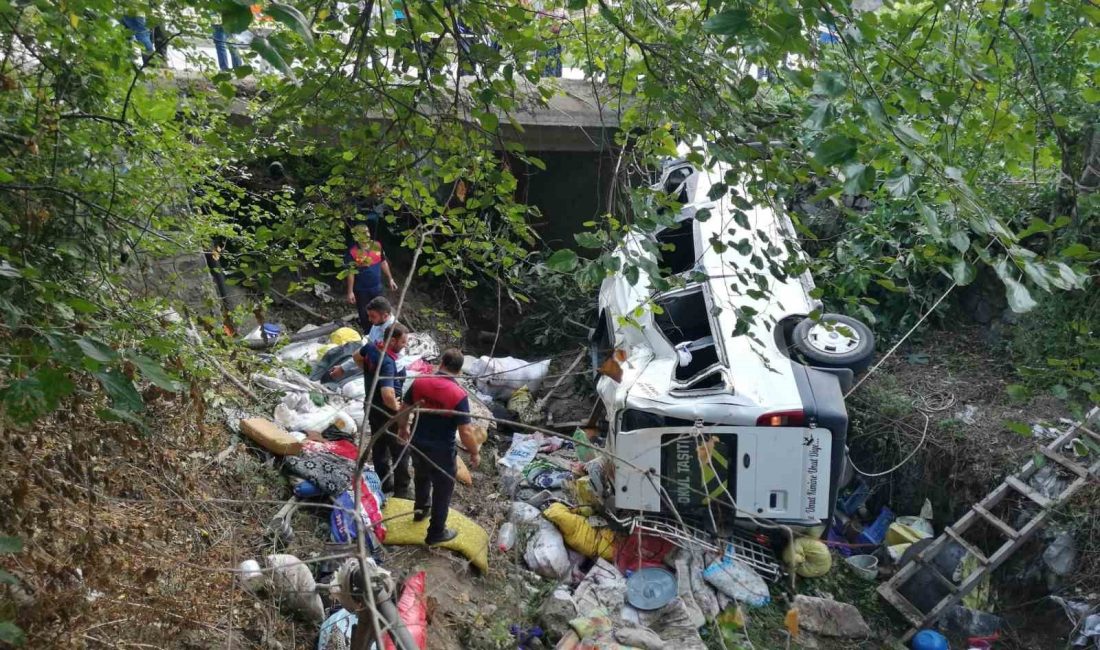 TOKAT’TA FINDIK İŞÇİLERİNİ TAŞIYAN MİNİBÜSÜN ŞARAMPOLE DEVRİLMESİ SONUCU MEYDANA GELEN