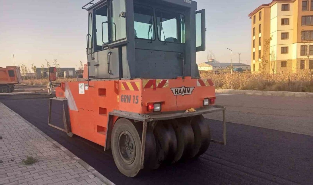 KARS'TA YENİ OTOGAR İÇİN SICAK ASFALT YOL ÇALIŞMALARI BAŞLADI(KARS-İHA)