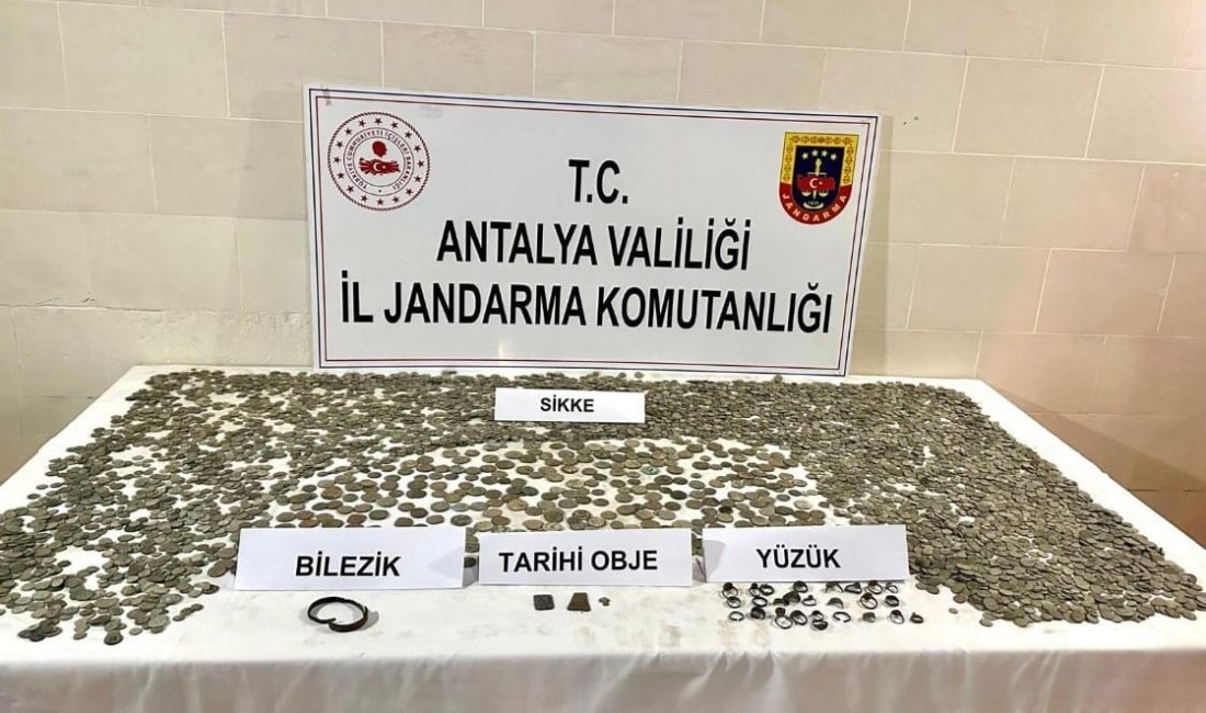 KAŞ'TA TARİHİ ESER KAÇAKÇILIĞI OPERASYONU: ÇOK SAYIDA TARİHİ EŞYA ELE