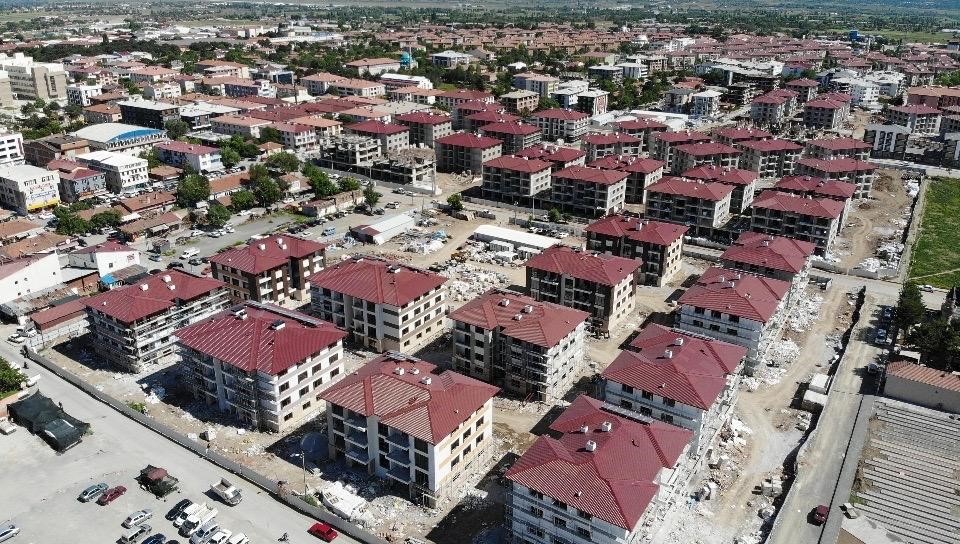KENTSEL DÖNÜŞÜM KAPSAMINDA 532 KONUT, 107 DÜKKÂNIN İNŞAATI SÜRÜYOR
