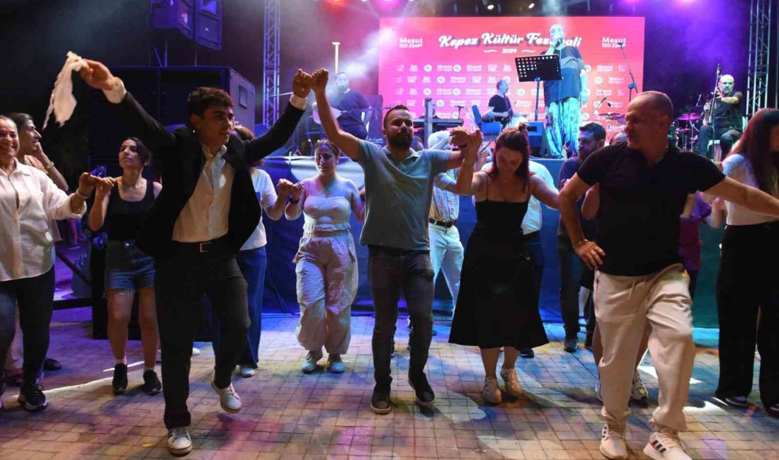 KEPEZ KÜLTÜR FESTİVALİ, ÜNLÜ SANATÇI MUSTAFA ÖZARSLAN’IN UNUTULMAZ KONSERİYLE SONA