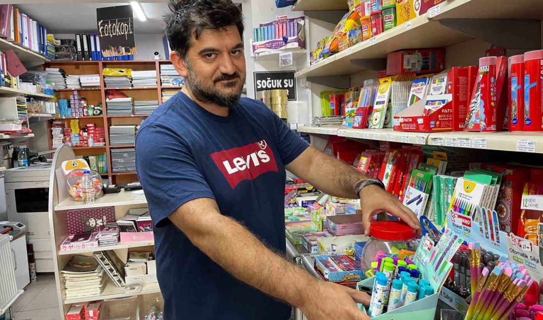 ESKİŞEHİR’DE KIRTASİYECİ ESNAFI ANIL AKTOP, ZİNCİR MARKETLERİN KIRTASİYE MALZEMESİ SATMAYA
