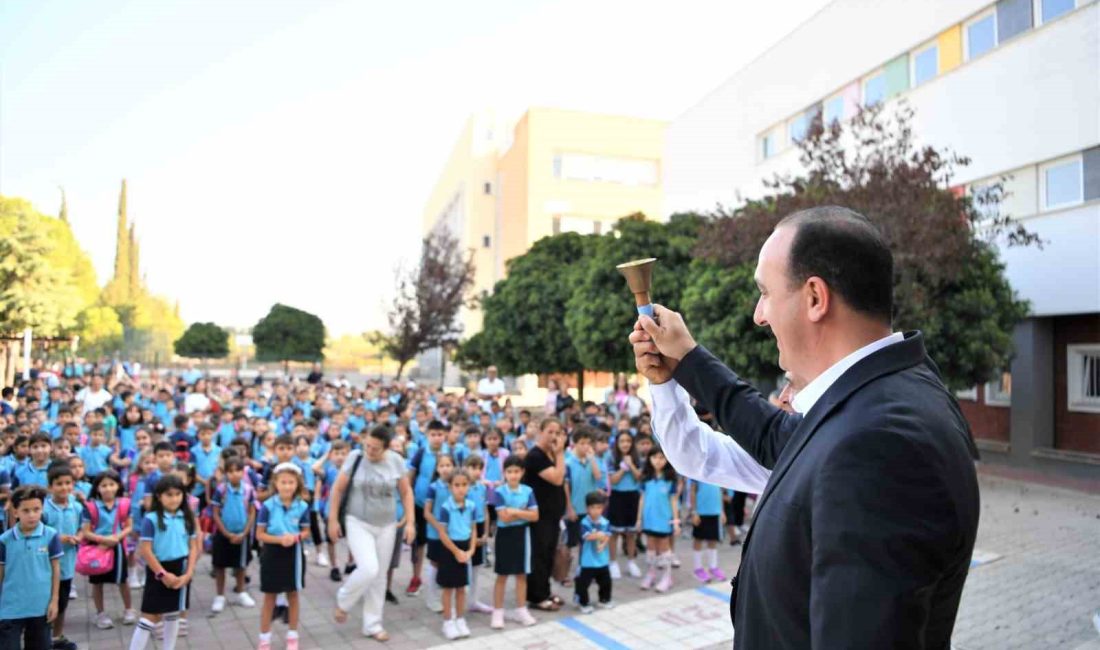 ANTALYA’DA KONYAALTI BELEDİYE BAŞKANI CEM KOTAN, YENİ ÖĞRETİM YILINDA KONYAALTI